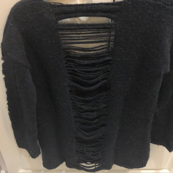 Black sweater - Picture 3 of 3